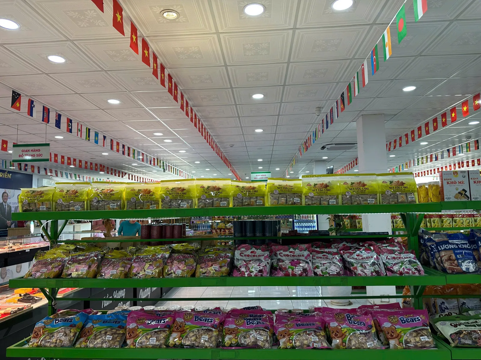 Không gian mua sắm thực tế tại Quốc Bảo