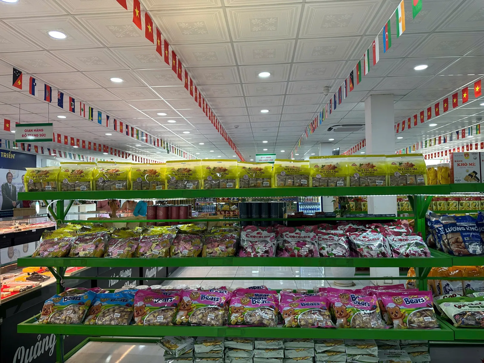 Toàn cảnh không gian mua sắm tại Quốc Bảo